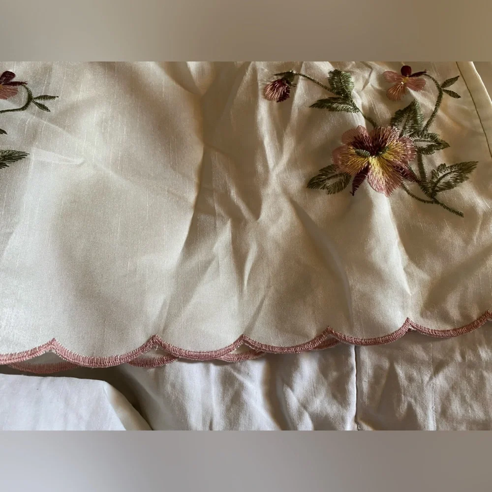 valances Elegant Floral Embroidered 5 pieces Set - Cream and Green